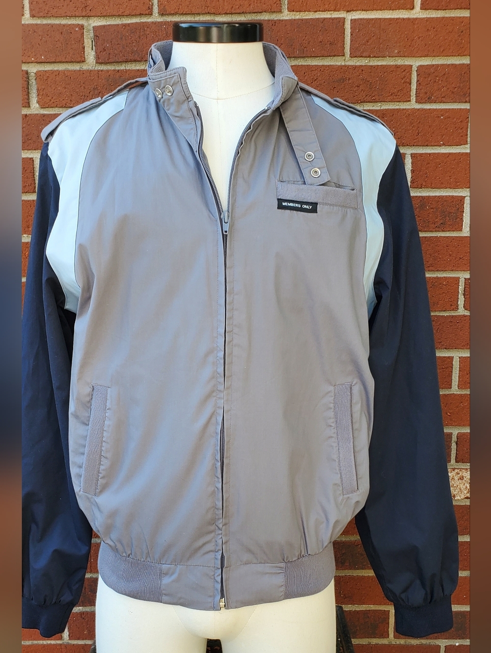 Members Only Classic Iconic  Gray/ Navy Lightweight Track Jacket. Mens Large.